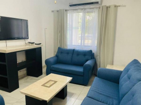 Casa sola amplia frente al parque, a 7 min playa